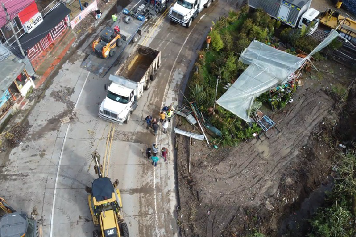 Movilidad de maquinaria emergencia vía a La Calera