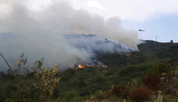 incendio en una colina